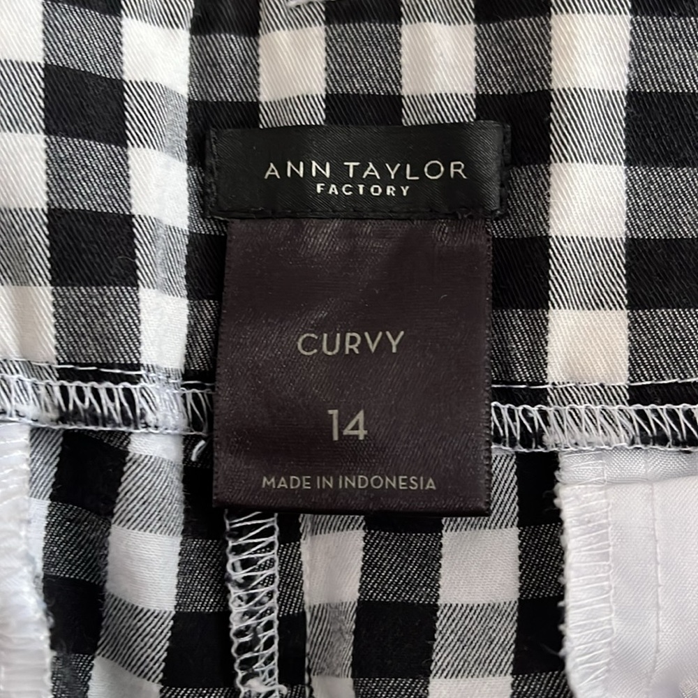 Ann Taylor Black and White Gingham Capris - Picture 2 of 4